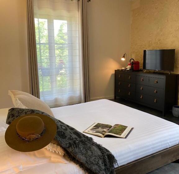 Aamiaismajoitus (B&B) A L Ombre D Azay   Demeure D Hôtes