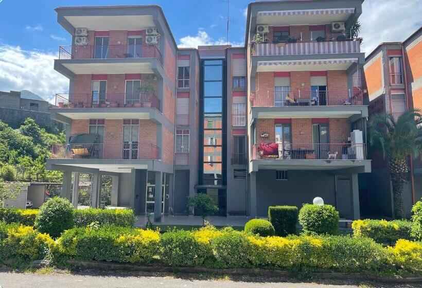 تختخواب و صبحانه Flavia Apartment