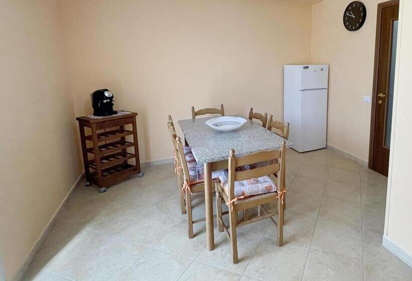 تختخواب و صبحانه Flavia Apartment