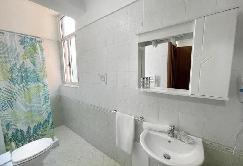 تختخواب و صبحانه Flavia Apartment