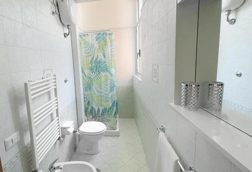 تختخواب و صبحانه Flavia Apartment