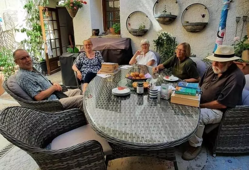 Aamiaismajoitus (B&B) Maison Du Coquelicot