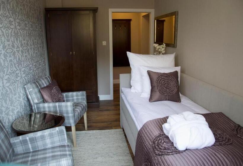 Hotelli Willa Sepia Spa