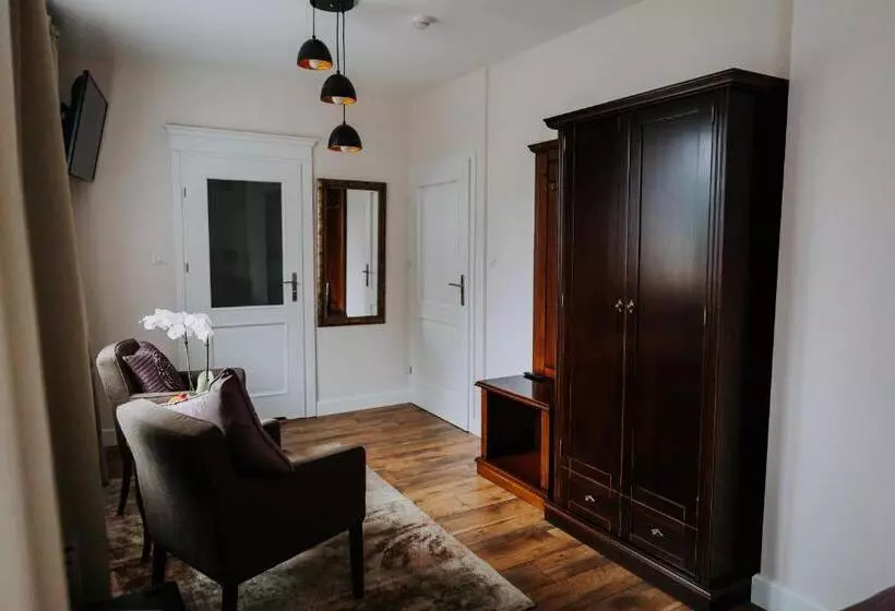 Hotelli Willa Sepia Spa