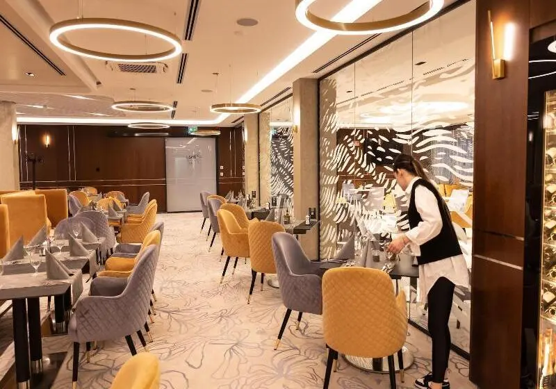 Tisia Hotel & Spa