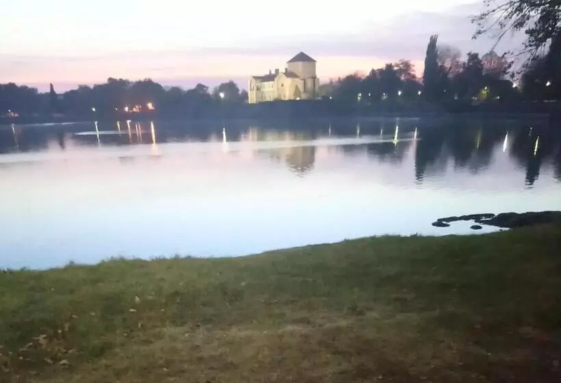 Aamiaismajoitus (B&B) Panzió Tata