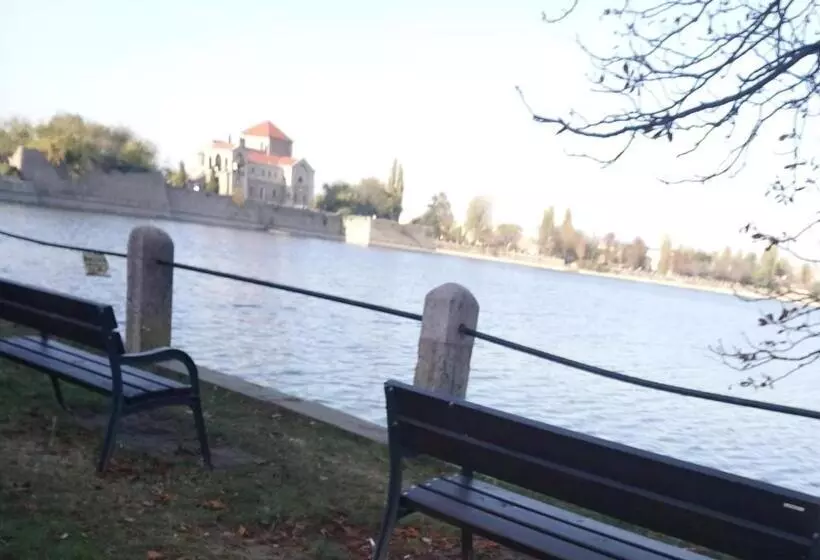 Aamiaismajoitus (B&B) Panzió Tata