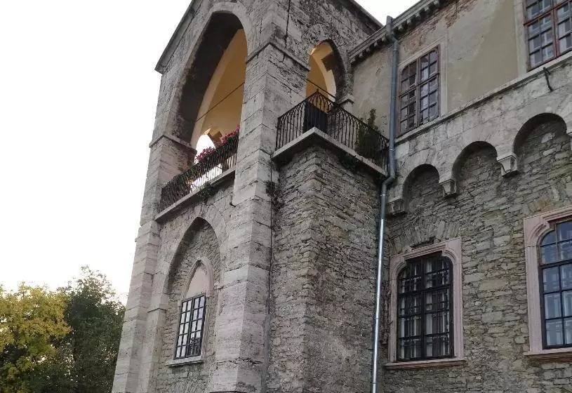 Aamiaismajoitus (B&B) Panzió Tata