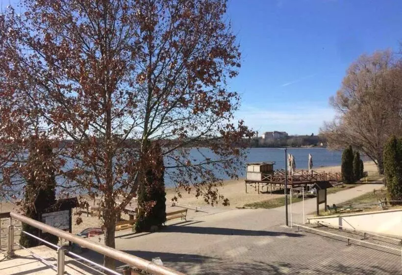 Aamiaismajoitus (B&B) Panzió Tata