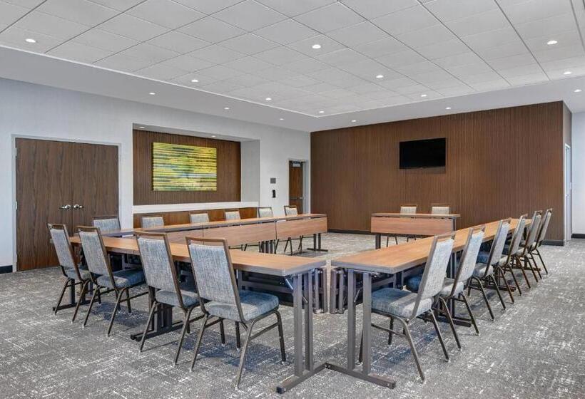 فندق Courtyard By Marriott Manhattan Aggieville