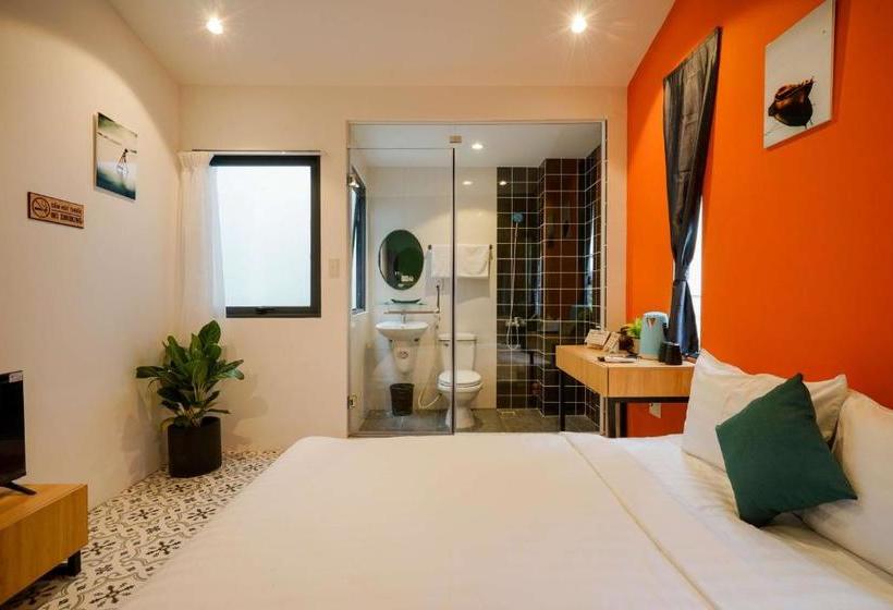 Lá Hotel Hàng Xanh