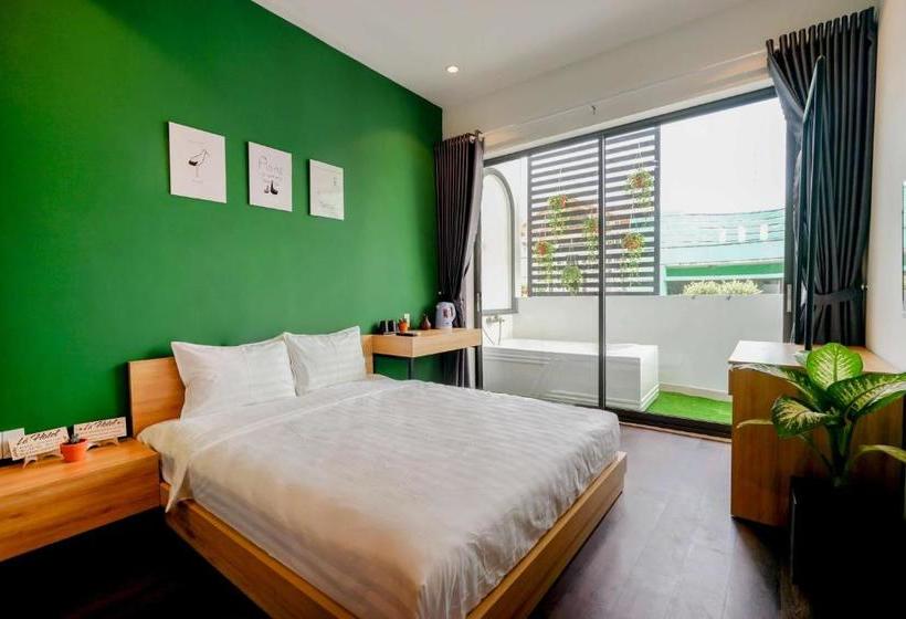 Lá Hotel Hàng Xanh