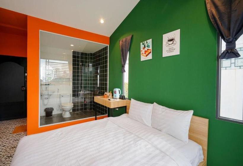 Lá Hotel Hàng Xanh