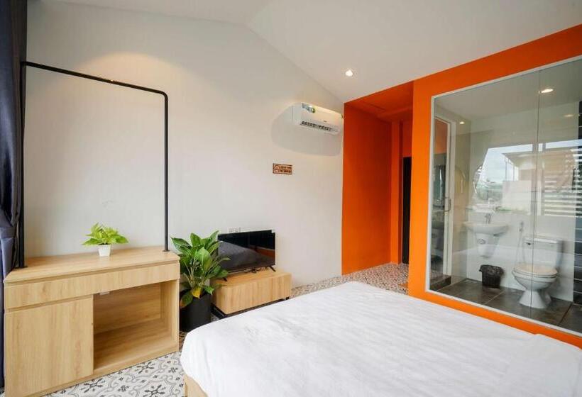 Lá Hotel Hàng Xanh