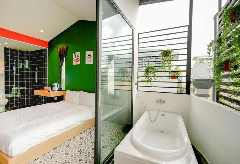 Lá Hotel Hàng Xanh