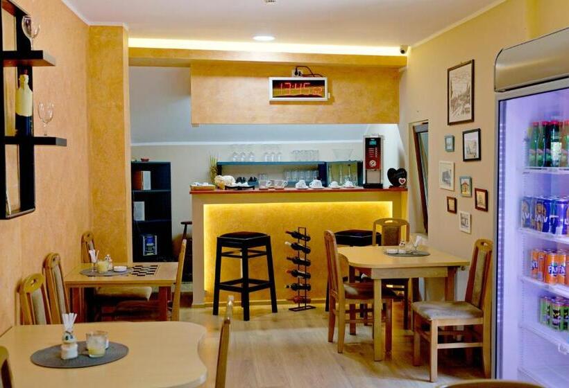 تختخواب و صبحانه Vila Chess