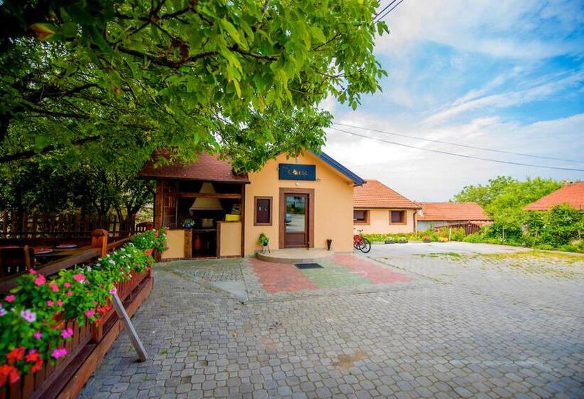 تختخواب و صبحانه Vila Chess