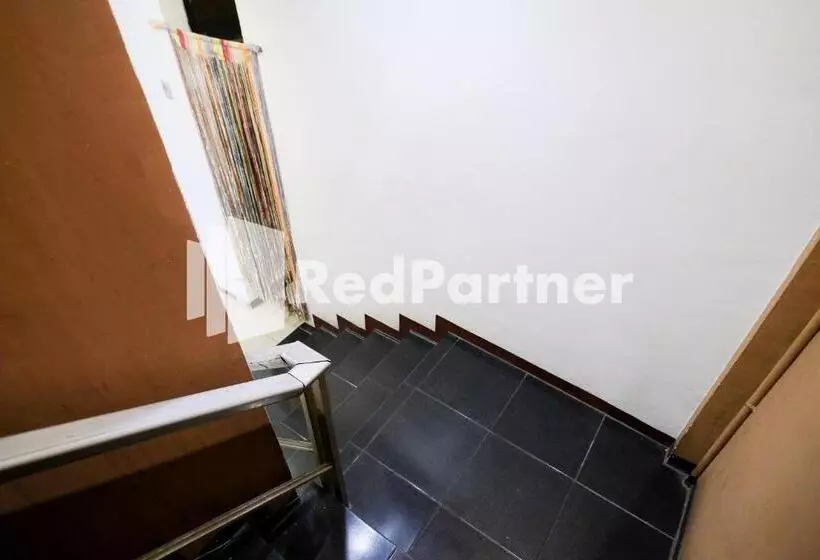 Reddoorz At Sparkling Hotel Surabaya