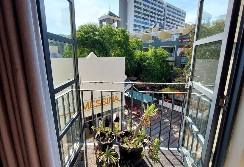 Boardrider Backpackers And Budget Motel