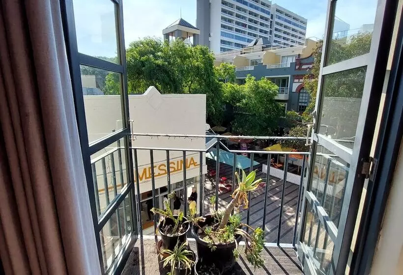 Boardrider Backpackers And Budget Motel