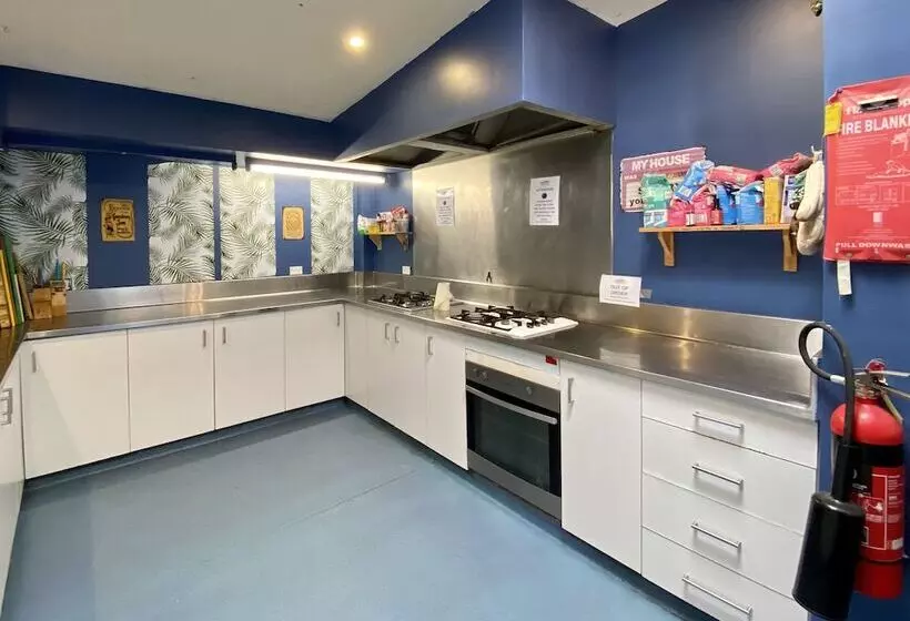 Boardrider Backpackers And Budget Motel