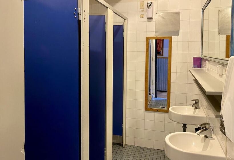 Boardrider Backpackers And Budget Motel