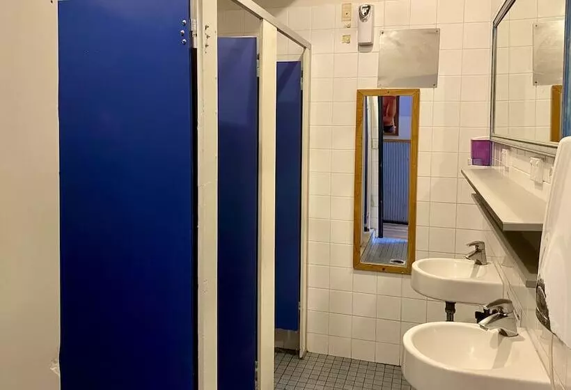 Boardrider Backpackers And Budget Motel