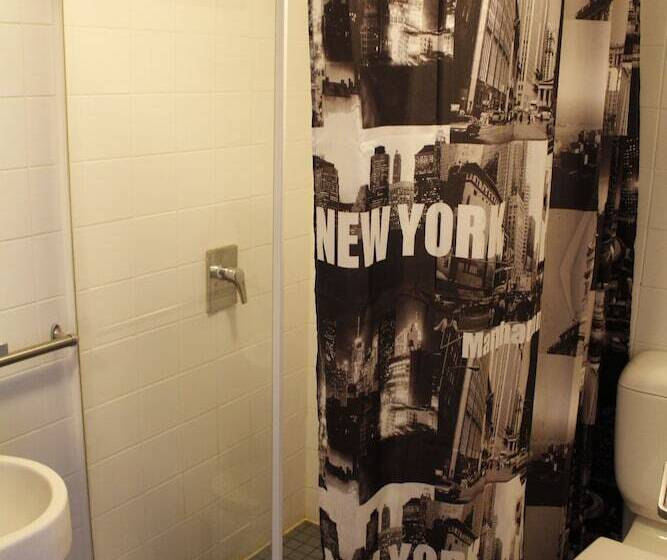 Boardrider Backpackers And Budget Motel