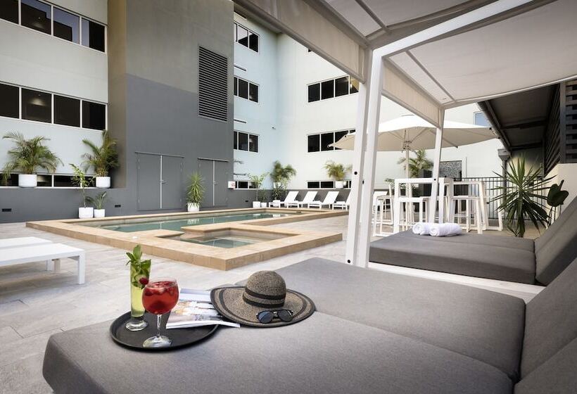 Grand Hotel And Apartments Townsville