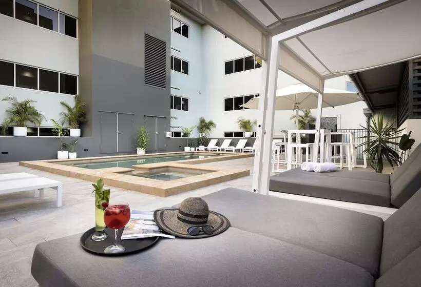 Grand Hotel And Apartments Townsville