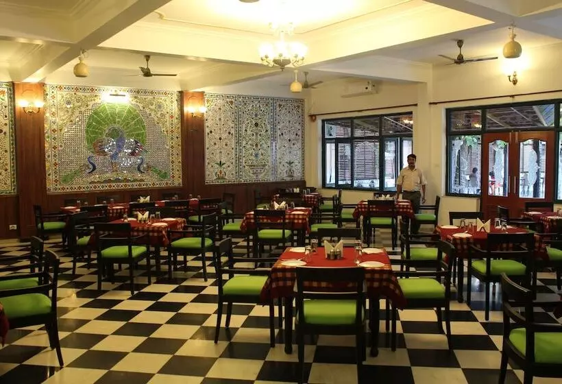 호텔 Amantra Shilpi Resort & Spa Udaipur