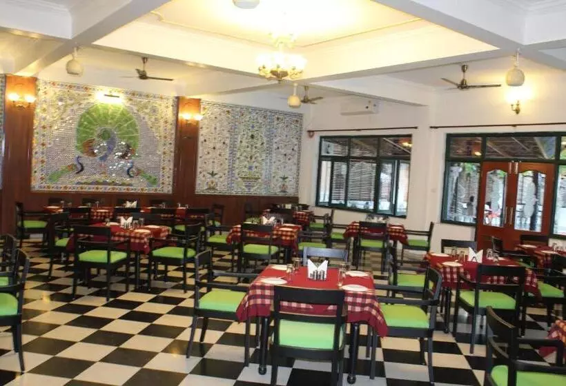 호텔 Amantra Shilpi Resort & Spa Udaipur