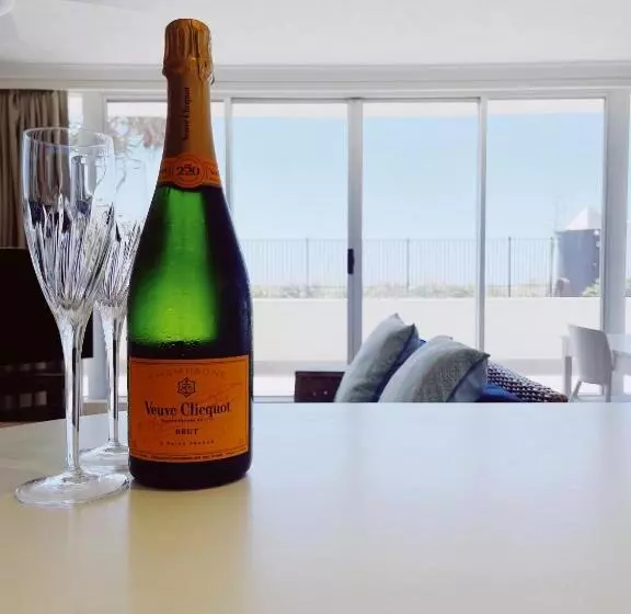 호텔 Golden Sands On The Beach Absolute Beachfront Apartments