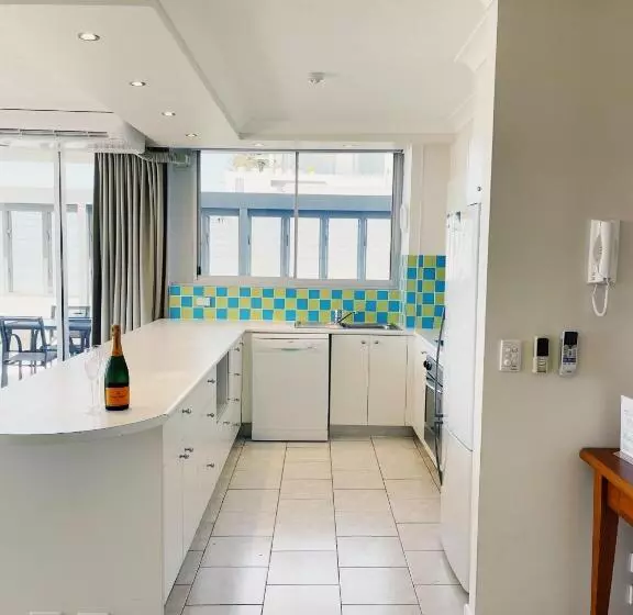 호텔 Golden Sands On The Beach Absolute Beachfront Apartments