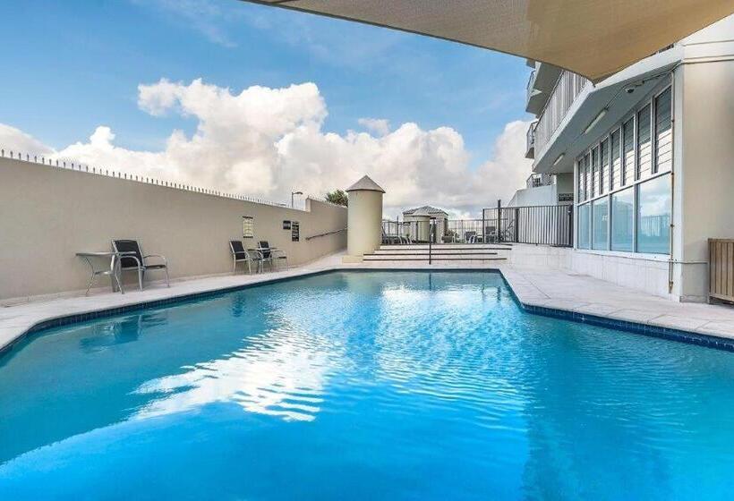 호텔 Golden Sands On The Beach Absolute Beachfront Apartments