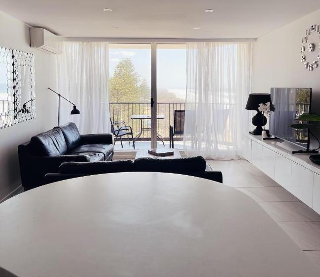 호텔 Golden Sands On The Beach Absolute Beachfront Apartments