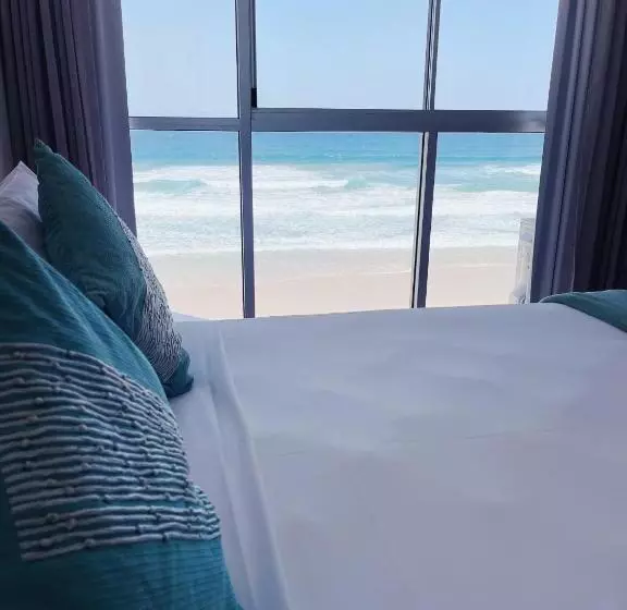 호텔 Golden Sands On The Beach Absolute Beachfront Apartments