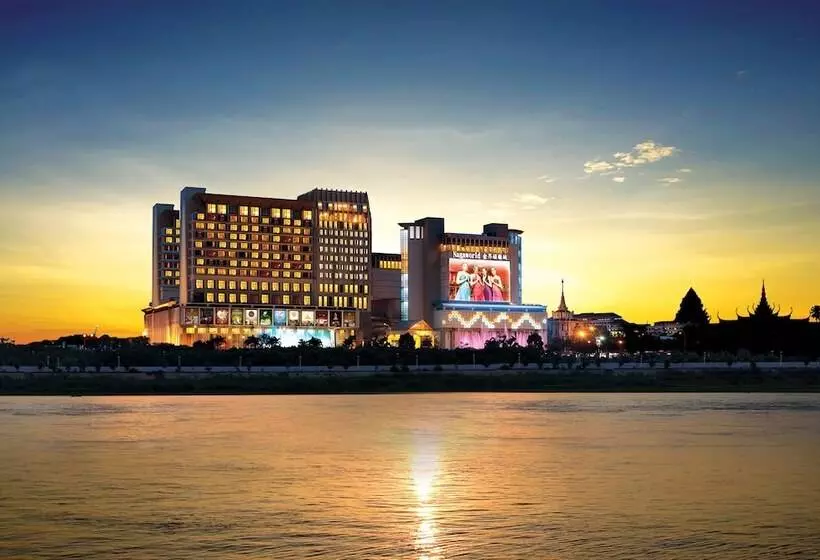 Nagaworld Hotel & Entertainment Complex