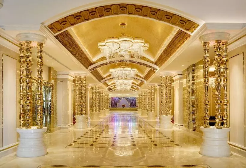 Nagaworld Hotel & Entertainment Complex