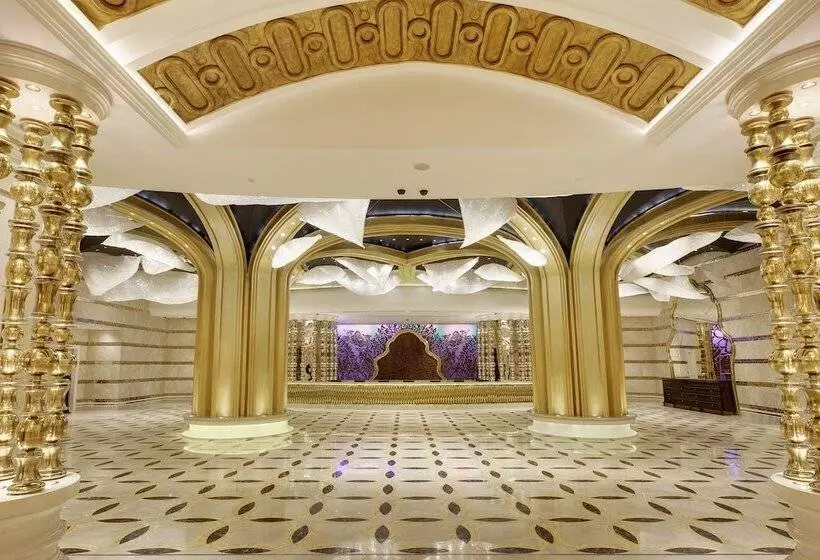 Nagaworld Hotel & Entertainment Complex