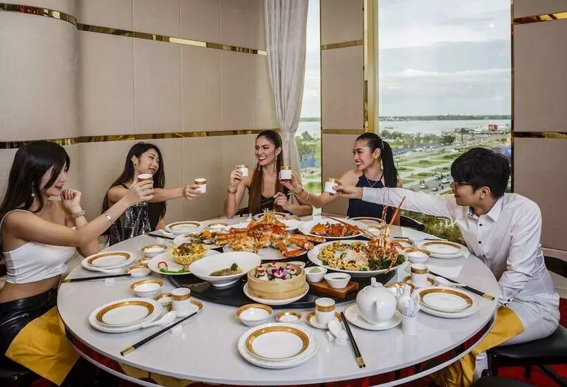 Nagaworld Hotel & Entertainment Complex