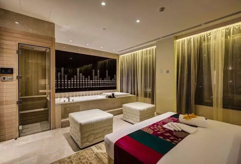 Nagaworld Hotel & Entertainment Complex