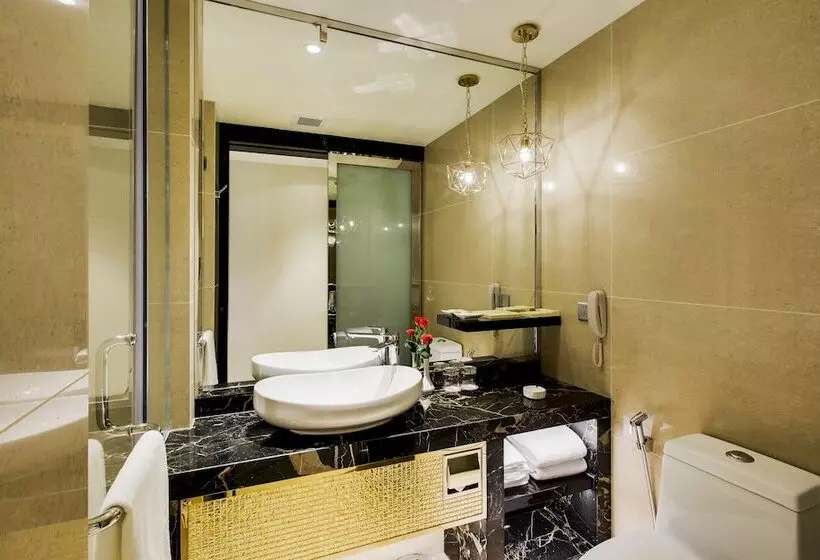 Nagaworld Hotel & Entertainment Complex