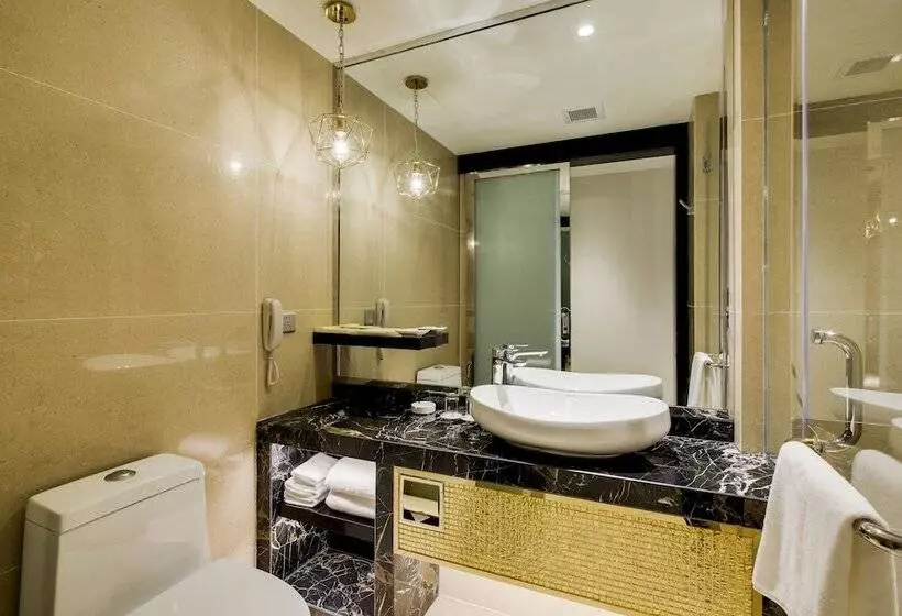 Nagaworld Hotel & Entertainment Complex