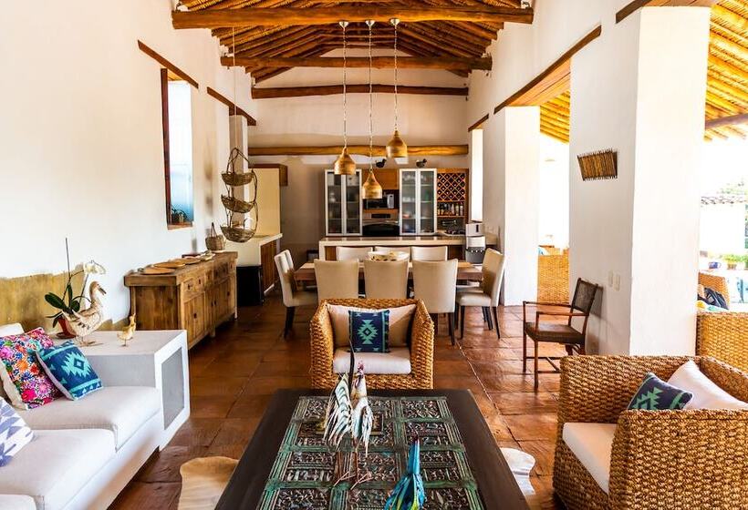 تختخواب و صبحانه Casa Yahri