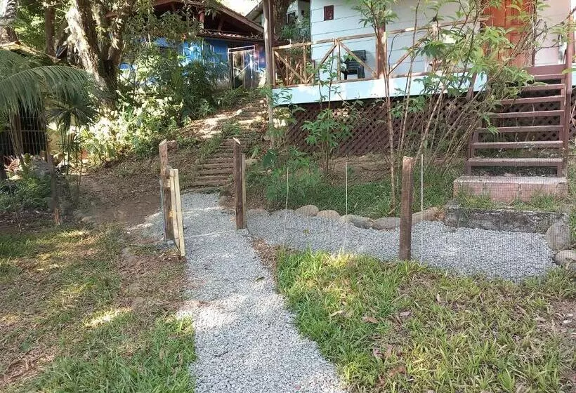 هتل Iguana Libre