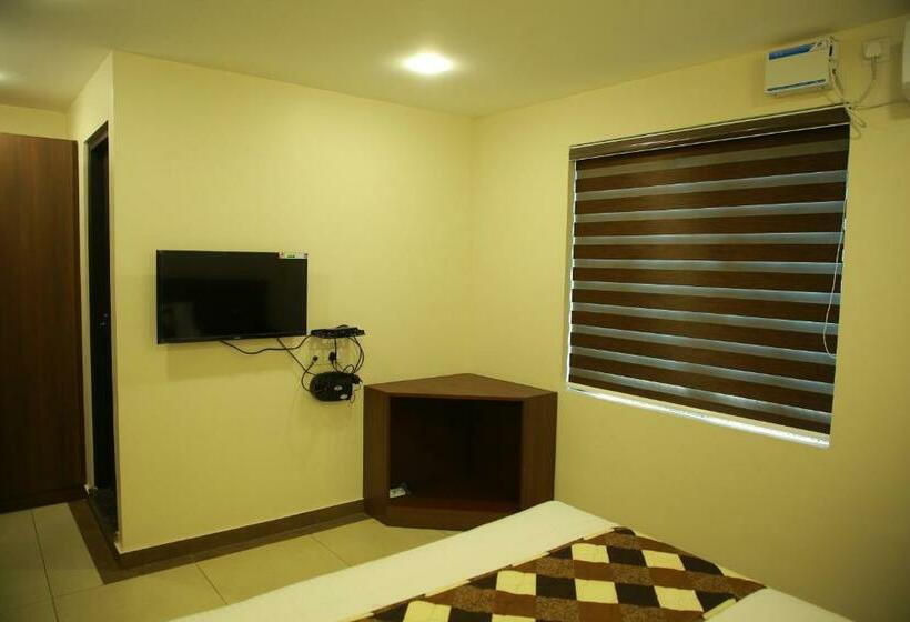 فندق Kalathil Tourist Home