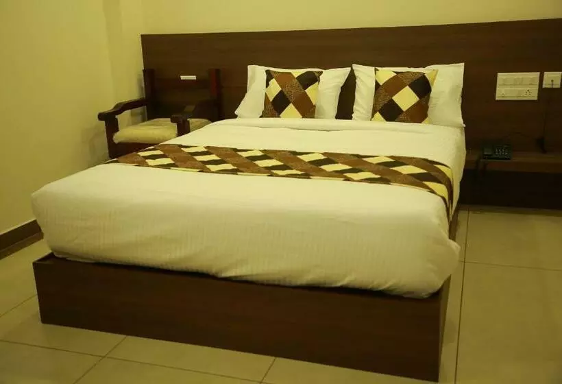 Hotelli Kalathil Tourist Home