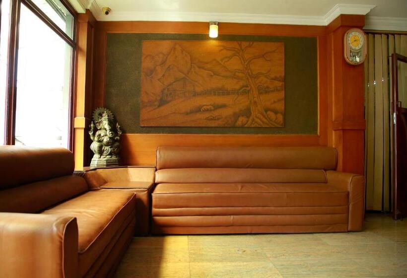 فندق Kalathil Tourist Home