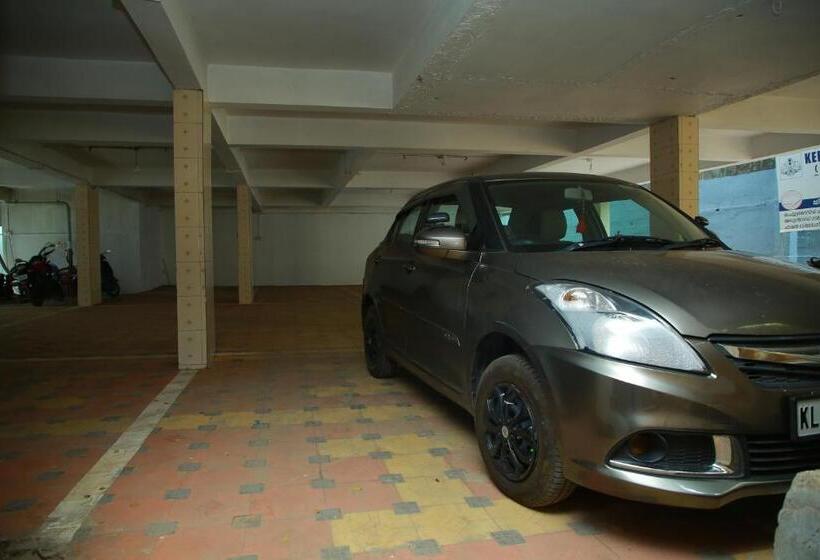 فندق Kalathil Tourist Home